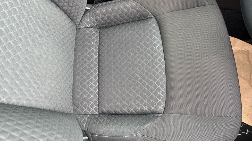Toyota C-HR 1.8 Hybrid Icon 5dr CVT Hybrid Hatchback - Image 17
