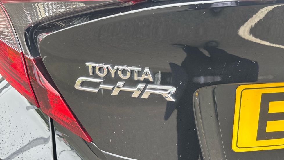 Toyota C-HR 1.8 Hybrid Icon 5dr CVT Hybrid Hatchback - Image 31