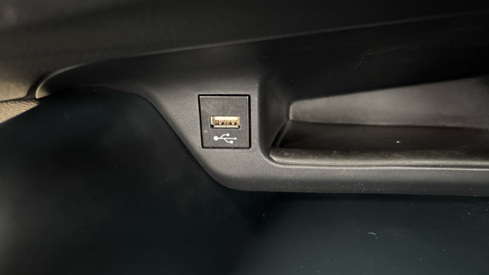 Toyota C-HR 1.8 Hybrid Icon 5dr CVT Hybrid Hatchback - Image 35