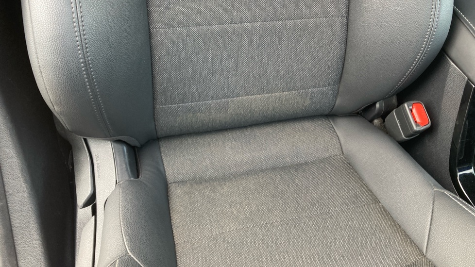 Toyota Corolla 1.8 Hybrid Design 5dr CVT Hybrid Estate - Image 14