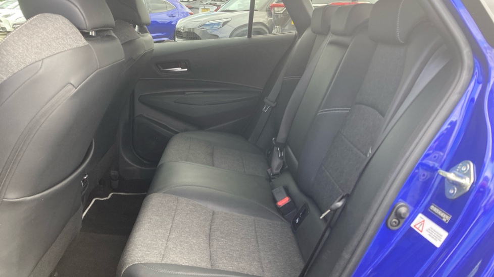 Toyota Corolla 1.8 Hybrid Design 5dr CVT Hybrid Estate - Image 15