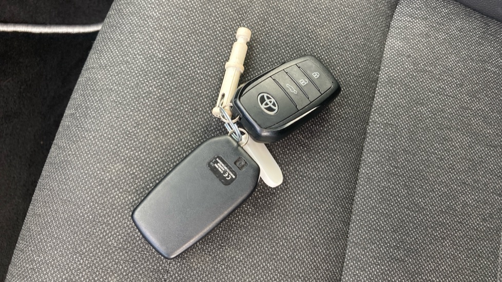 Toyota Corolla 1.8 Hybrid Design 5dr CVT Hybrid Estate - Image 28
