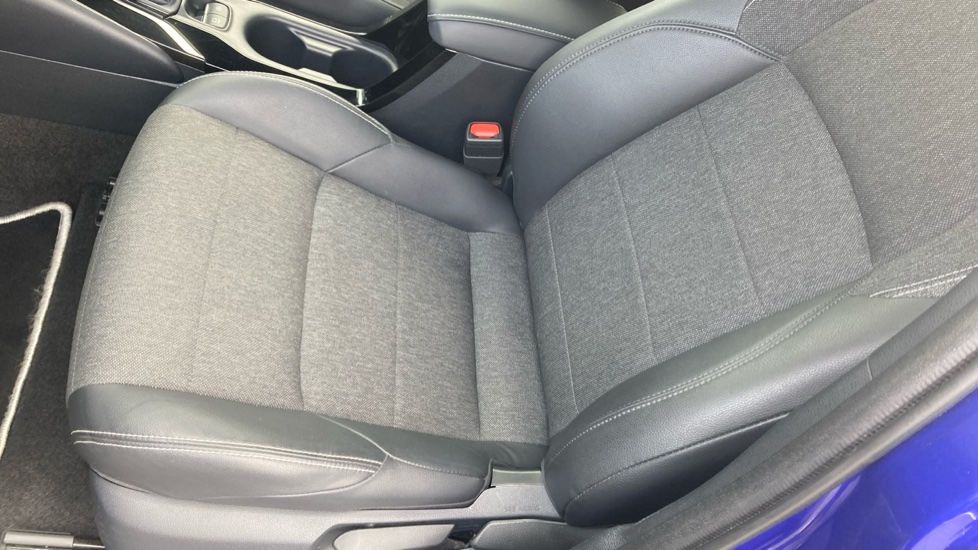 Toyota Corolla 1.8 Hybrid Design 5dr CVT Hybrid Estate - Image 32