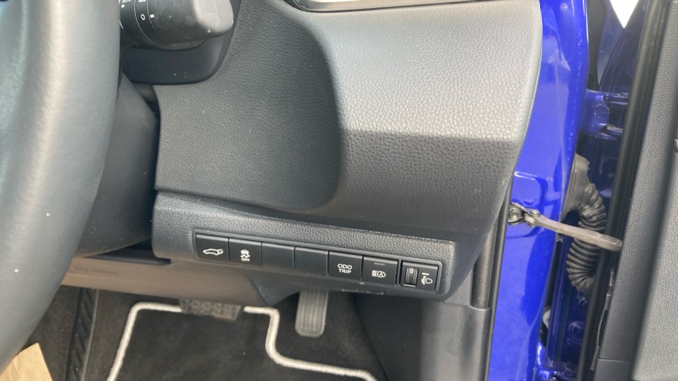 Toyota Corolla 1.8 Hybrid Design 5dr CVT Hybrid Estate - Image 37