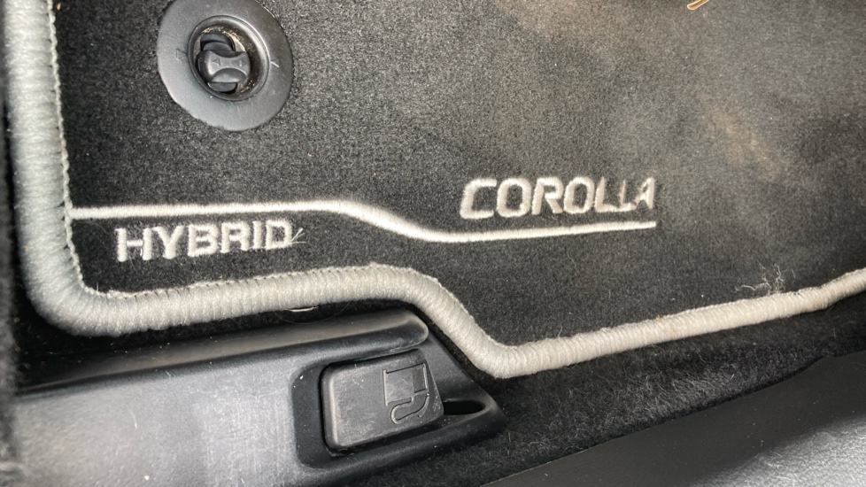 Toyota Corolla 1.8 Hybrid Design 5dr CVT Hybrid Estate - Image 41