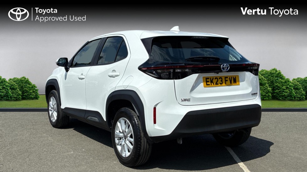 Toyota Yaris Cross 1.5 Hybrid Icon 5dr CVT Hybrid Estate - Image 4