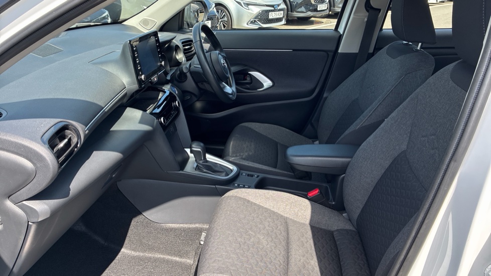 Toyota Yaris Cross 1.5 Hybrid Icon 5dr CVT Hybrid Estate - Image 5