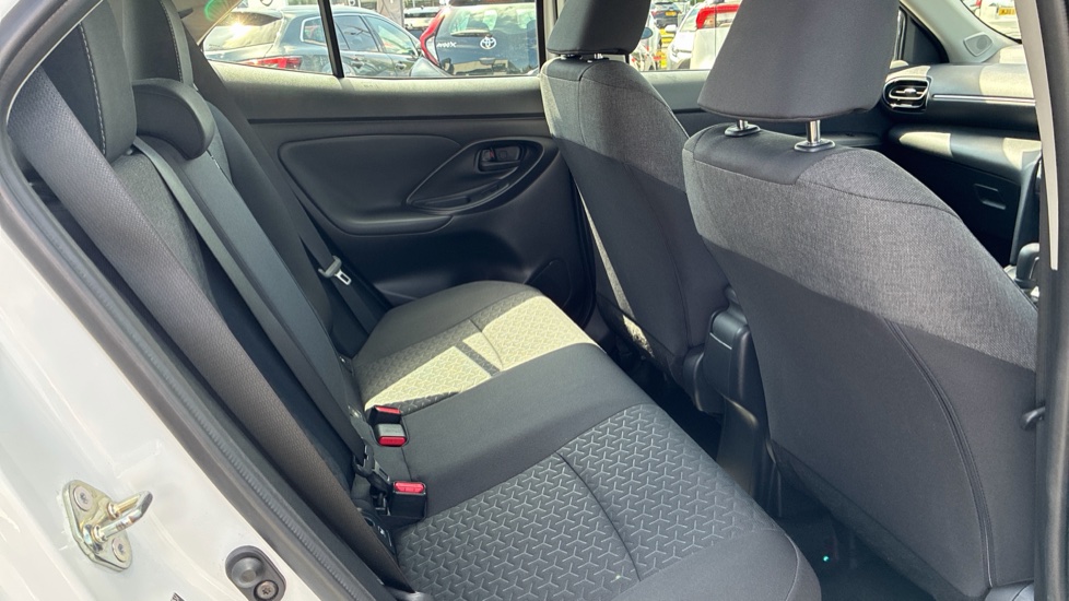 Toyota Yaris Cross 1.5 Hybrid Icon 5dr CVT Hybrid Estate - Image 8