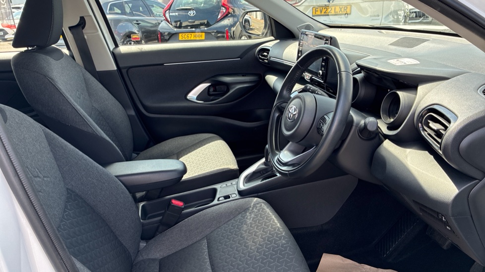 Toyota Yaris Cross 1.5 Hybrid Icon 5dr CVT Hybrid Estate - Image 12