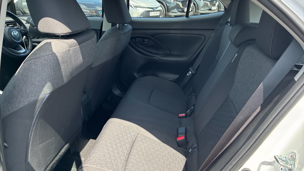 Toyota Yaris Cross 1.5 Hybrid Icon 5dr CVT Hybrid Estate - Image 15