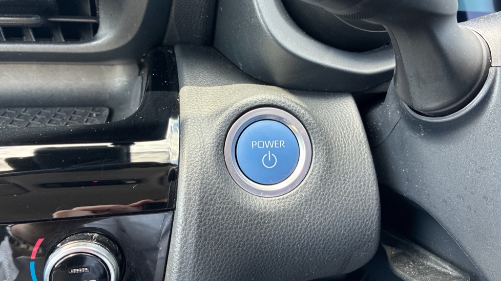 Toyota Yaris Cross 1.5 Hybrid Icon 5dr CVT Hybrid Estate - Image 16