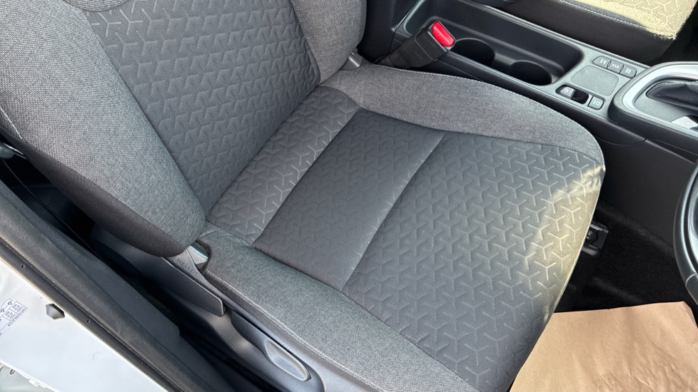 Toyota Yaris Cross 1.5 Hybrid Icon 5dr CVT Hybrid Estate - Image 17