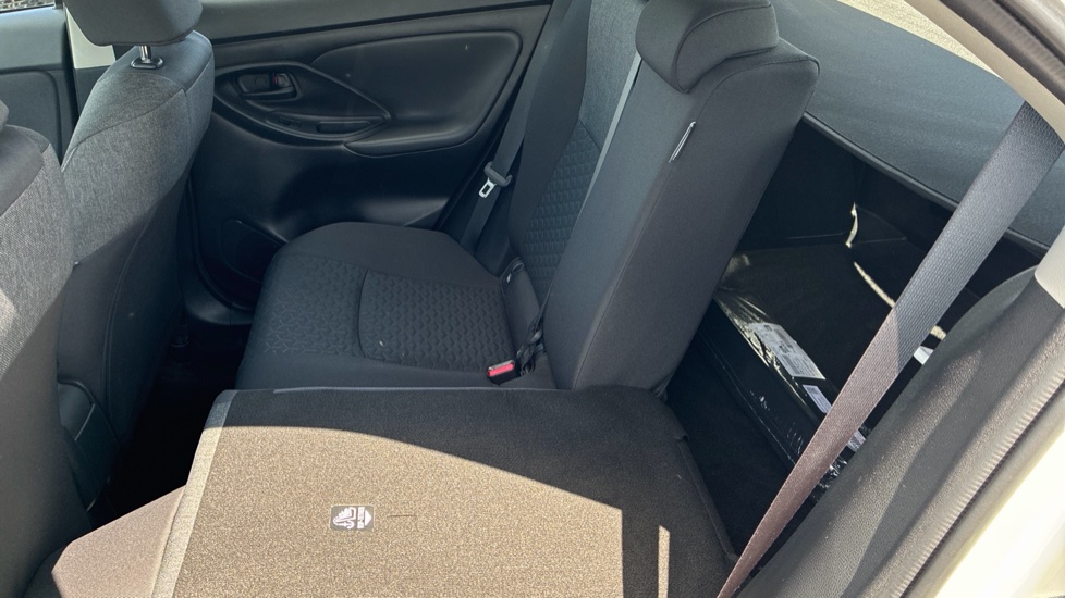 Toyota Yaris Cross 1.5 Hybrid Icon 5dr CVT Hybrid Estate - Image 18