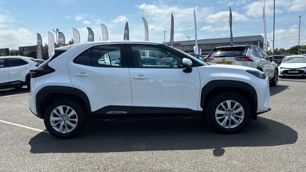 Toyota Yaris Cross 1.5 Hybrid Icon 5dr CVT Hybrid Estate - Image 23