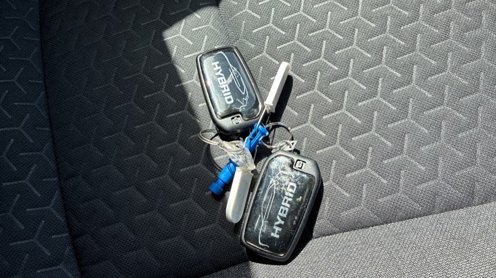 Toyota Yaris Cross 1.5 Hybrid Icon 5dr CVT Hybrid Estate - Image 28