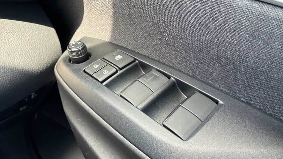 Toyota Yaris Cross 1.5 Hybrid Icon 5dr CVT Hybrid Estate - Image 31