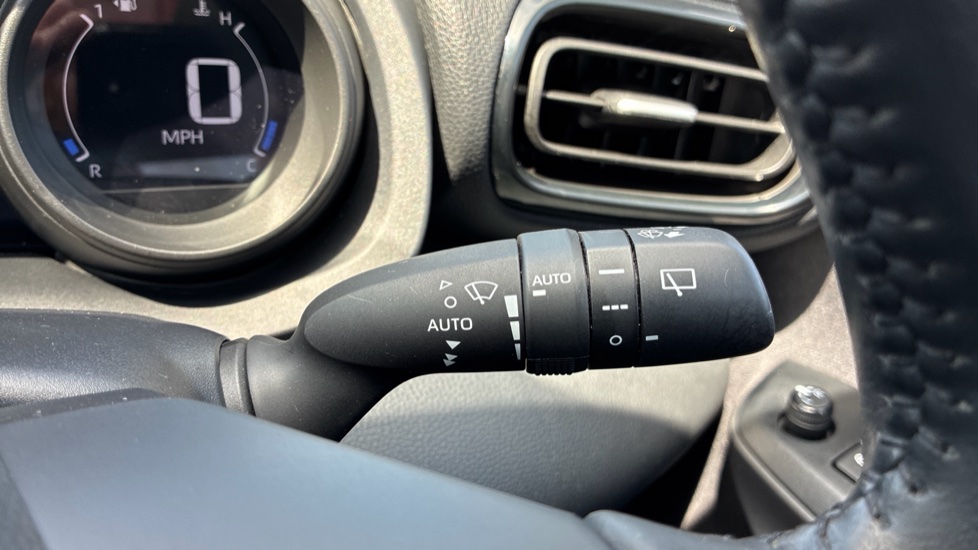 Toyota Yaris Cross 1.5 Hybrid Icon 5dr CVT Hybrid Estate - Image 34