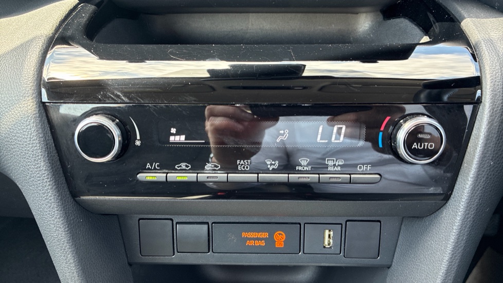 Toyota Yaris Cross 1.5 Hybrid Icon 5dr CVT Hybrid Estate - Image 35