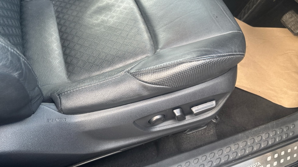 Toyota C-HR 1.8 Hybrid Excel 5dr CVT Hybrid Hatchback - Image 17