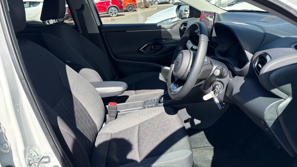 Toyota Yaris 1.5 Hybrid Design 5dr CVT Hybrid Hatchback - Image 12