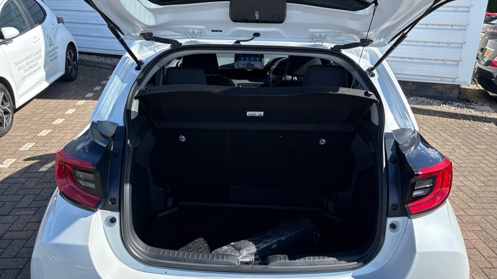 Toyota Yaris 1.5 Hybrid Design 5dr CVT Hybrid Hatchback - Image 13