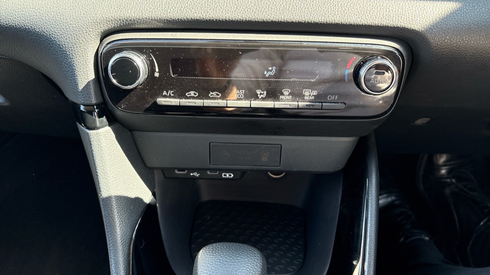 Toyota Yaris 1.5 Hybrid Design 5dr CVT Hybrid Hatchback - Image 36
