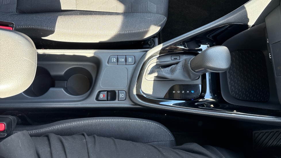 Toyota Yaris 1.5 Hybrid Design 5dr CVT Hybrid Hatchback - Image 38
