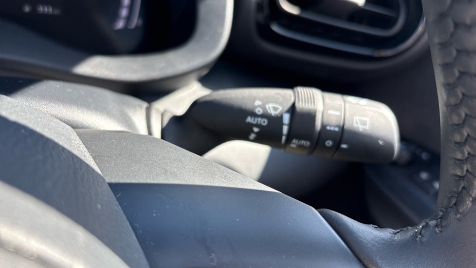 Toyota Yaris 1.5 Hybrid Design 5dr CVT Hybrid Hatchback - Image 44