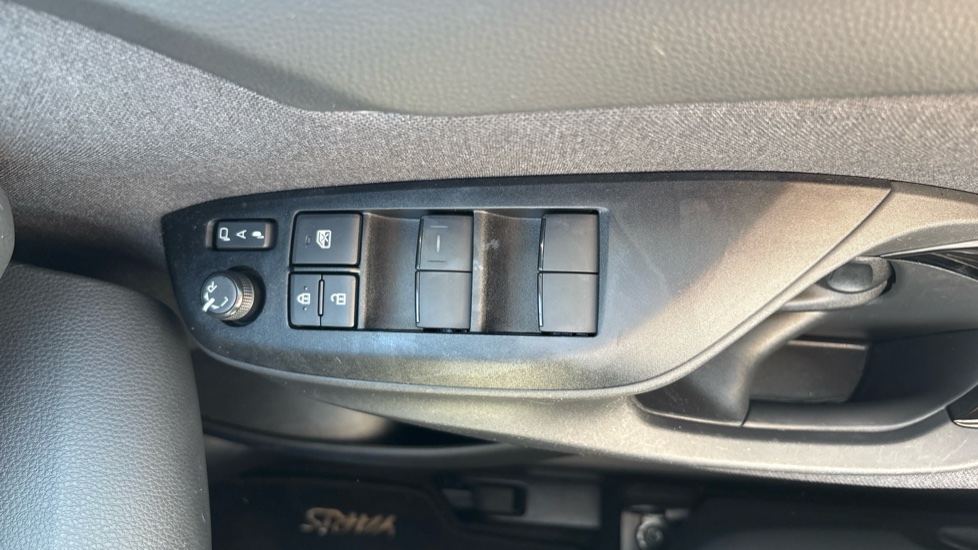 Toyota Yaris 1.5 Hybrid Design 5dr CVT Hybrid Hatchback - Image 45
