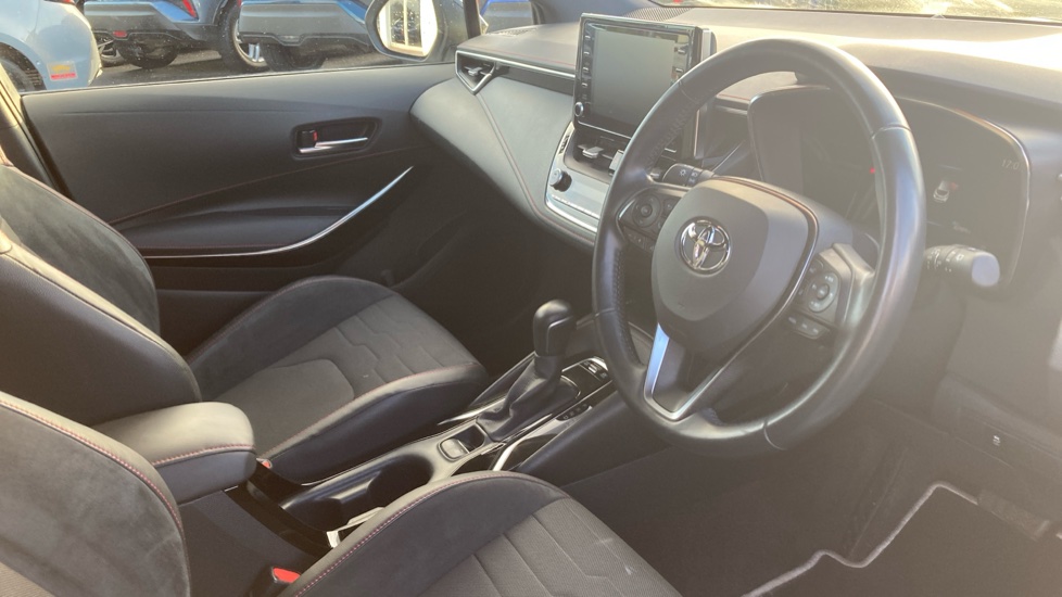 Toyota Corolla 2.0 VVT-i Hybrid Excel 5dr CVT Hybrid Hatchback - Image 12