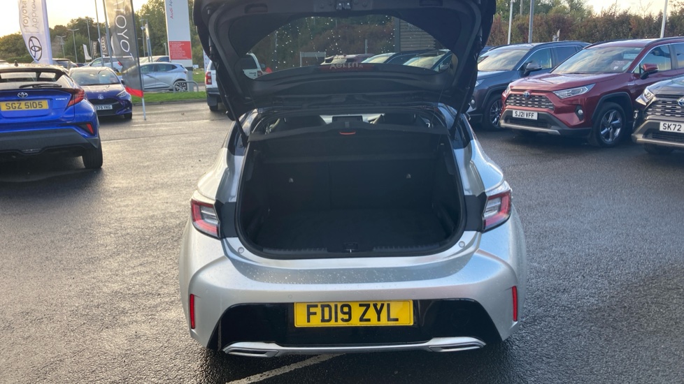 Toyota Corolla 2.0 VVT-i Hybrid Excel 5dr CVT Hybrid Hatchback - Image 13