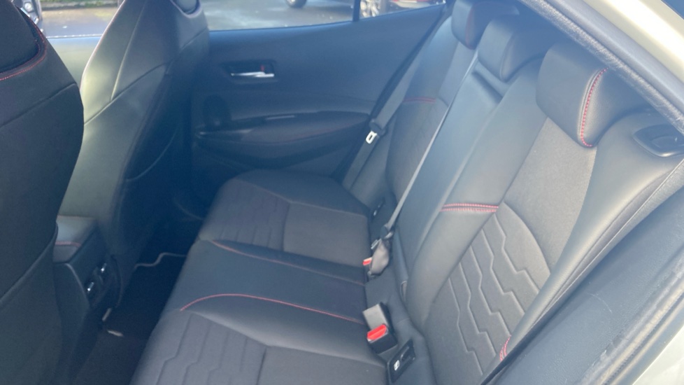 Toyota Corolla 2.0 VVT-i Hybrid Excel 5dr CVT Hybrid Hatchback - Image 15