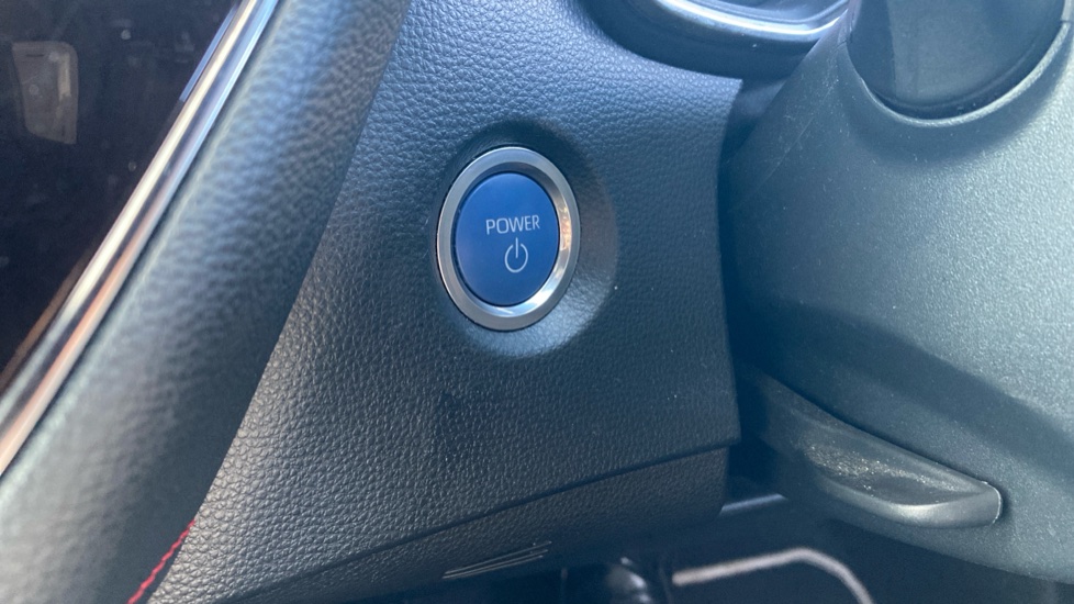 Toyota Corolla 2.0 VVT-i Hybrid Excel 5dr CVT Hybrid Hatchback - Image 16