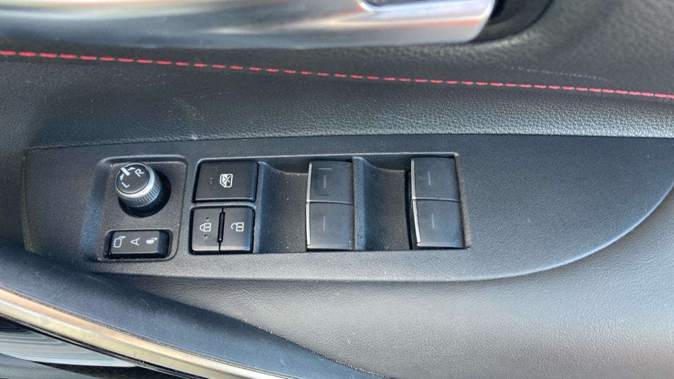 Toyota Corolla 2.0 VVT-i Hybrid Excel 5dr CVT Hybrid Hatchback - Image 39