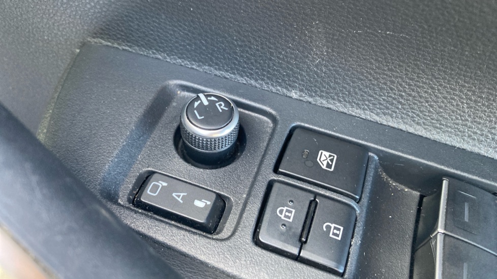 Toyota Corolla 2.0 VVT-i Hybrid Excel 5dr CVT Hybrid Hatchback - Image 40