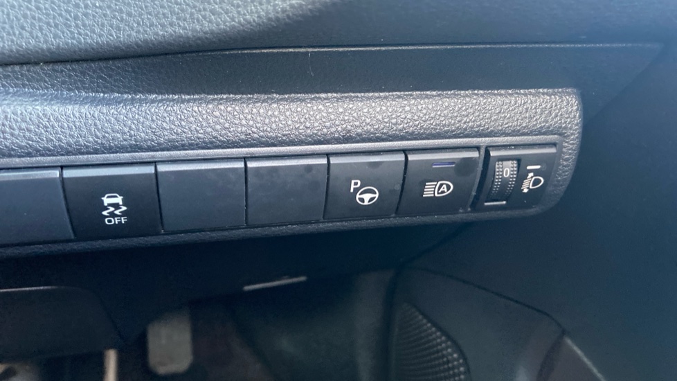 Toyota Corolla 2.0 VVT-i Hybrid Excel 5dr CVT Hybrid Hatchback - Image 41