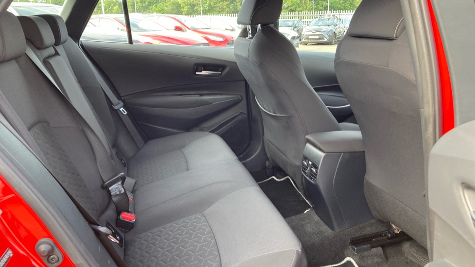 Toyota Corolla 1.8 VVT-i Hybrid Icon Tech 5dr CVT Hybrid Estate - Image 8