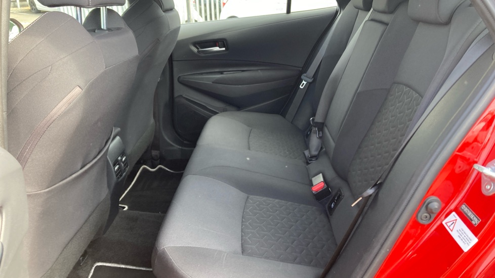 Toyota Corolla 1.8 VVT-i Hybrid Icon Tech 5dr CVT Hybrid Estate - Image 15