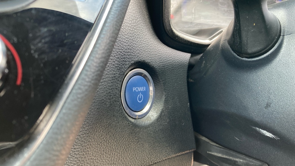 Toyota Corolla 1.8 VVT-i Hybrid Icon Tech 5dr CVT Hybrid Estate - Image 16