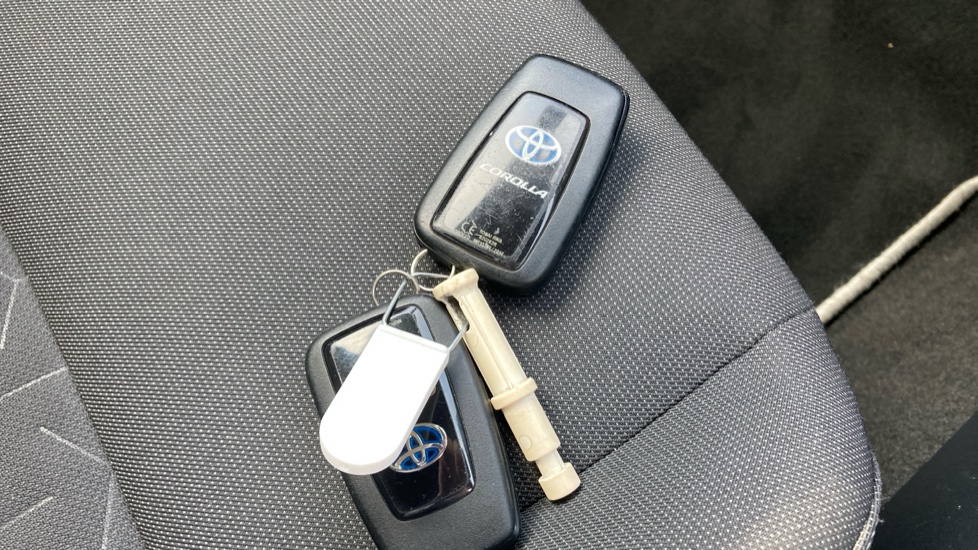 Toyota Corolla 1.8 VVT-i Hybrid Icon Tech 5dr CVT Hybrid Estate - Image 28