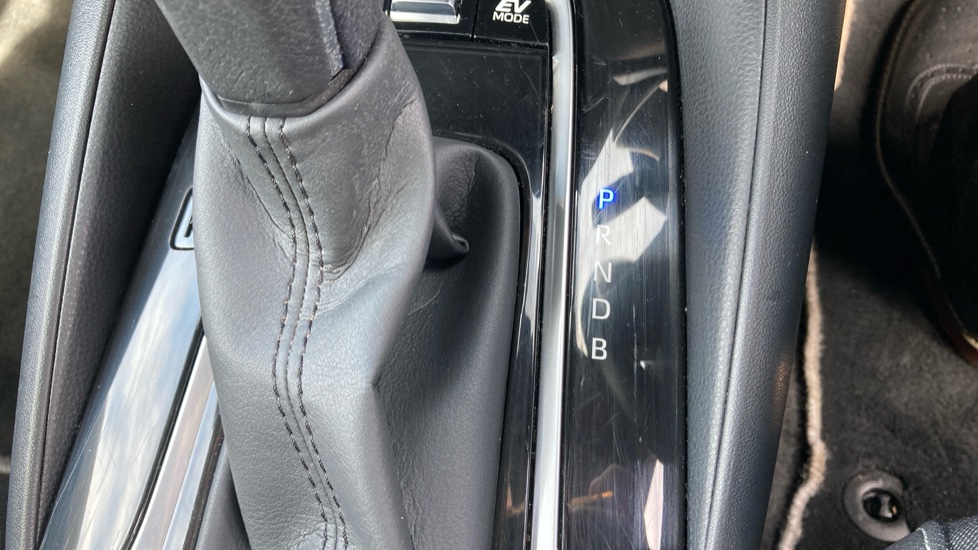 Toyota Corolla 1.8 VVT-i Hybrid Icon Tech 5dr CVT Hybrid Estate - Image 33