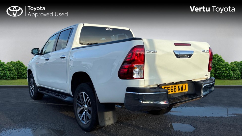 Toyota Hilux Diesel Invincible D/Cab Pick Up 2.4 D-4D Auto - Image 4