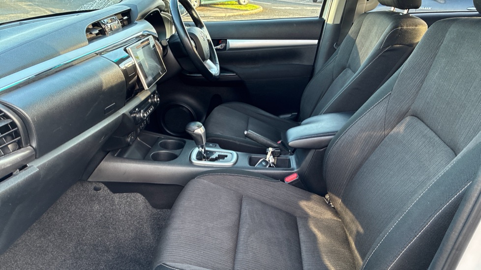 Toyota Hilux Diesel Invincible D/Cab Pick Up 2.4 D-4D Auto - Image 5