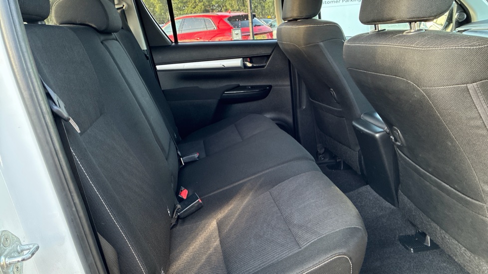 Toyota Hilux Diesel Invincible D/Cab Pick Up 2.4 D-4D Auto - Image 8