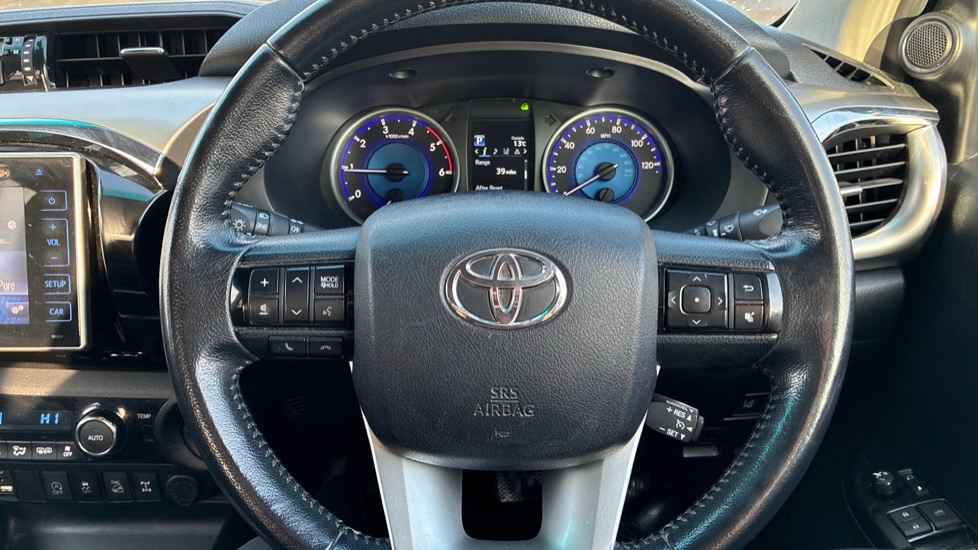 Toyota Hilux Diesel Invincible D/Cab Pick Up 2.4 D-4D Auto - Image 10