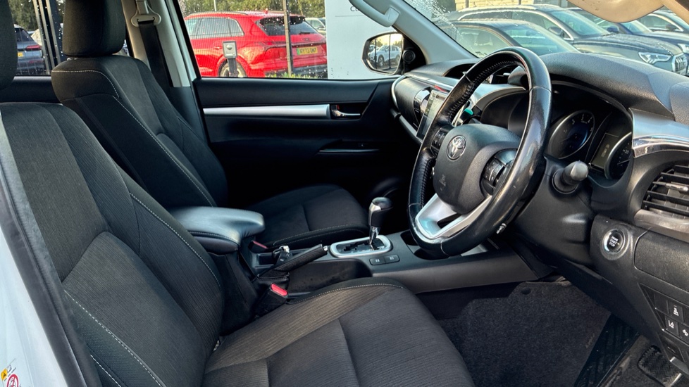 Toyota Hilux Diesel Invincible D/Cab Pick Up 2.4 D-4D Auto - Image 12