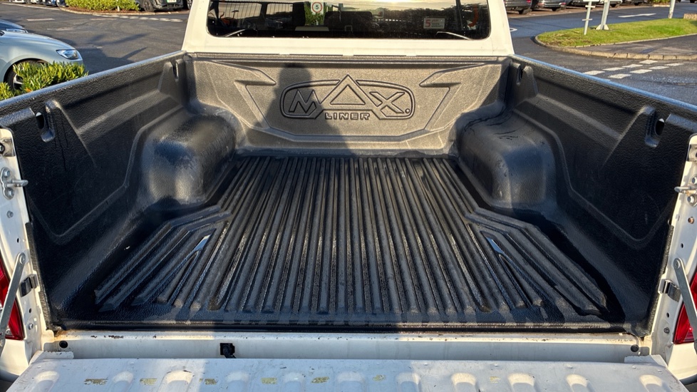 Toyota Hilux Diesel Invincible D/Cab Pick Up 2.4 D-4D Auto - Image 13