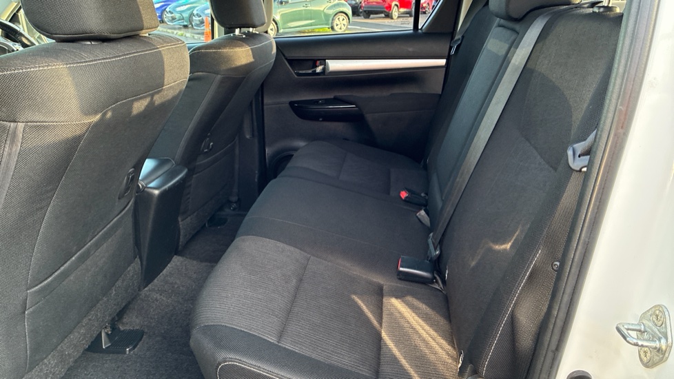Toyota Hilux Diesel Invincible D/Cab Pick Up 2.4 D-4D Auto - Image 15