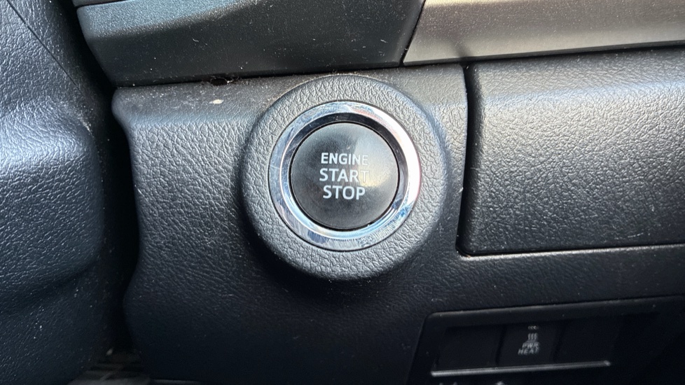 Toyota Hilux Diesel Invincible D/Cab Pick Up 2.4 D-4D Auto - Image 16