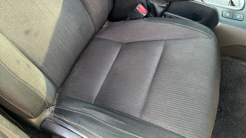 Toyota Hilux Diesel Invincible D/Cab Pick Up 2.4 D-4D Auto - Image 17